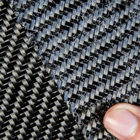 Tecido de carbono sarja 2 x 2, 3K e 200 g/m2 com goma epóxi