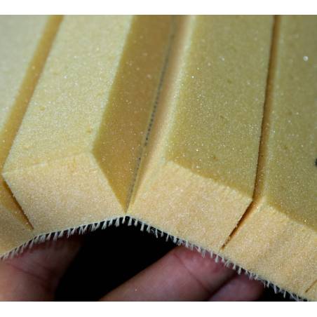 Schaum Divinycell PVC-H80 PFC ODC 25mm / Perforierter mit einseitigen Schnitten