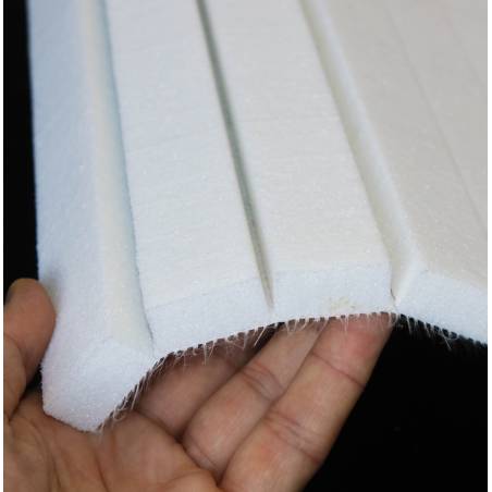 Espuma PET Divinycell PN 115 PFC ODC 15 mm / perfurada e cortes em uma direção