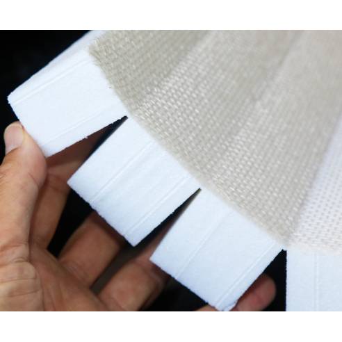 Schiuma PET Divinycell PN 115 PFC ODC 45 mm / perforata e tagli in una direzione