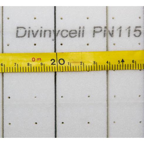 Schiuma PET Divinycell PN 115 PFC ODC 45 mm / perforata e tagli in una direzione
