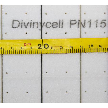 Schiuma PET Divinycell PN 115 PFC ODC 45 mm / perforata e tagli in una direzione