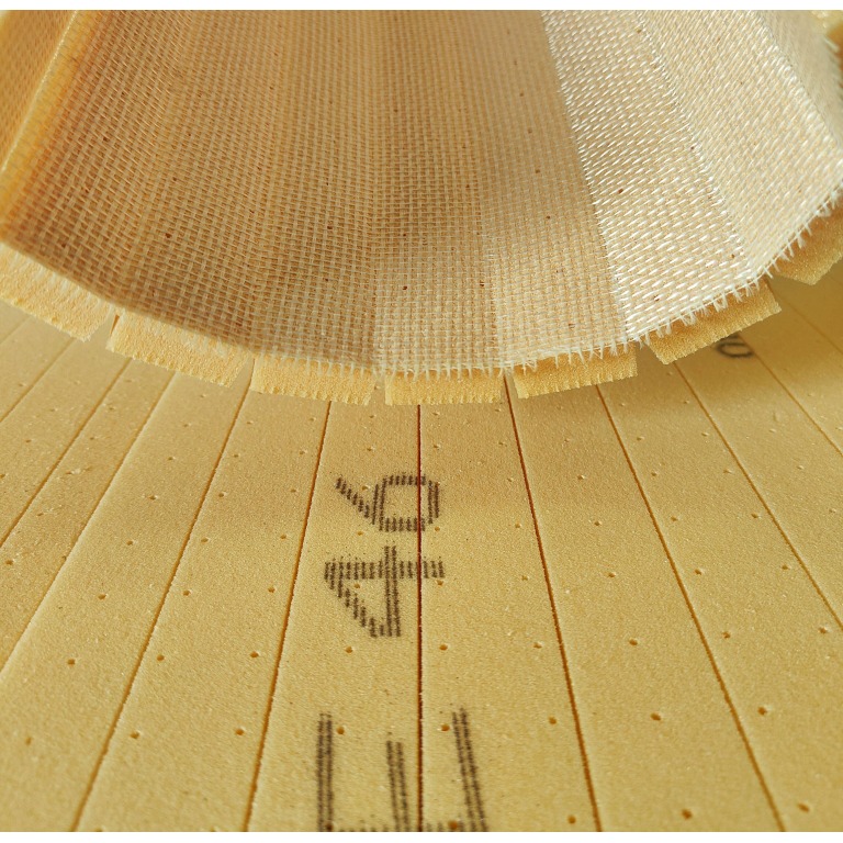 Schiuma del PVC Divinycell H80 PFC ODC 15 mm / perforata e con tagli unidirezionali