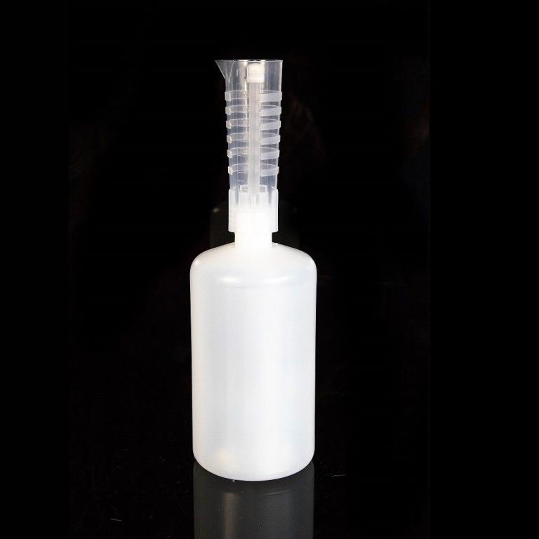 Catalyst dispenser with dispenser